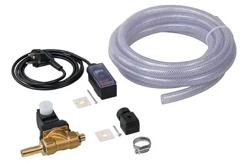 Montageset für Temperaturspülung von Grünbeck, bestehend aus einer Steuerungseinheit, einem Ventil, Schlauch, Stecker und Montagezubehör.